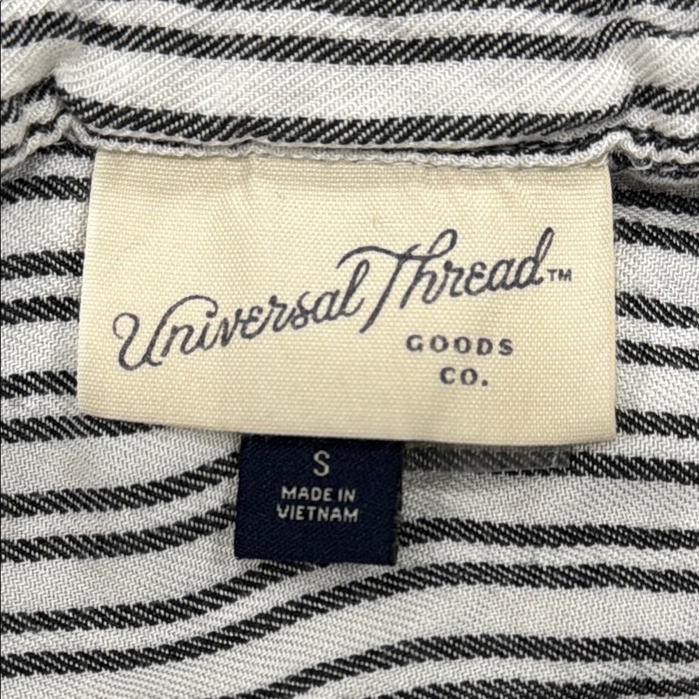 Universal Thread Striped Top - Picture 6 of 7